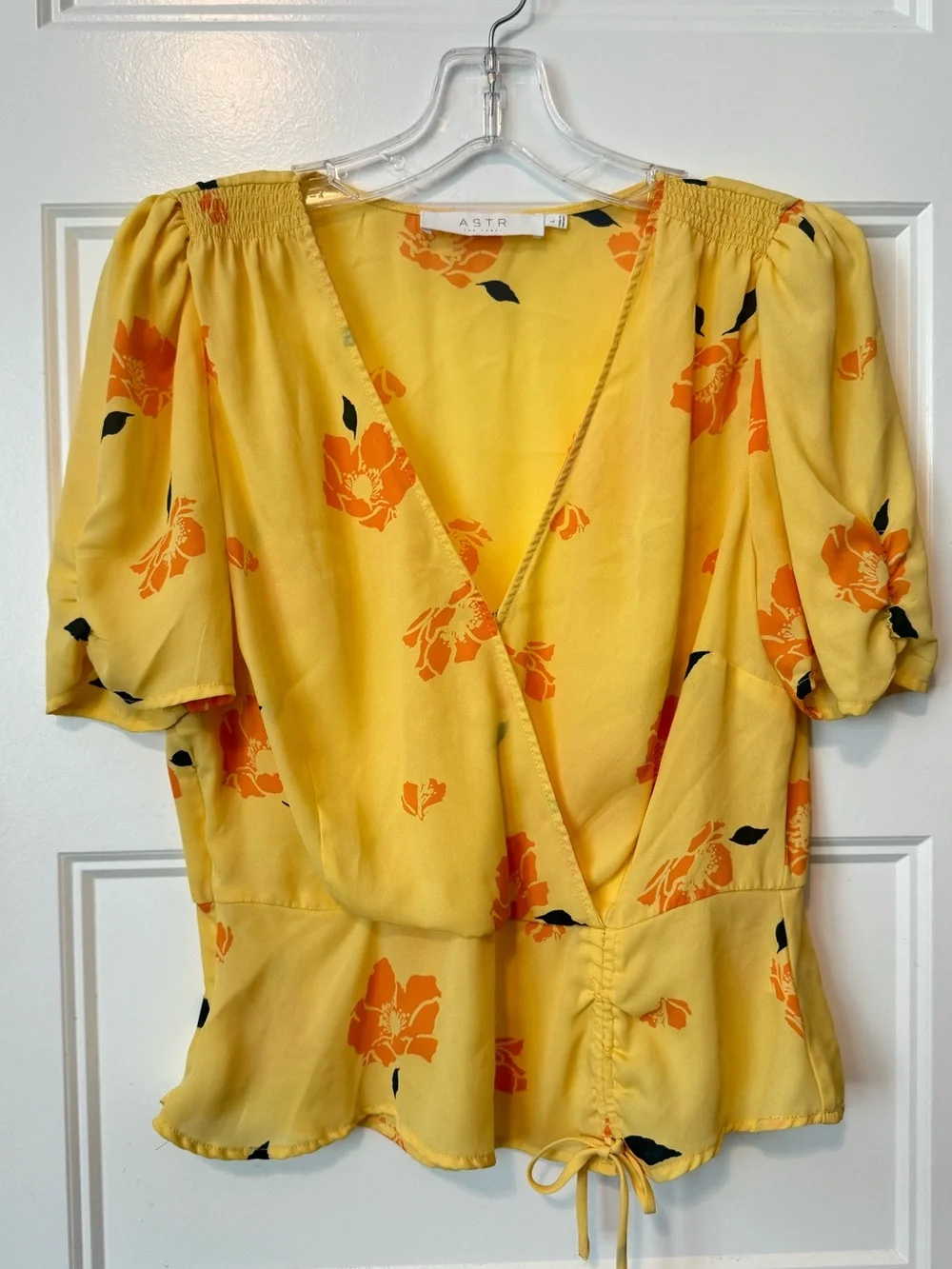 ASTR The Label Yellow Floral Surplice Peplum Blouse Puff Sleeve Top Size L